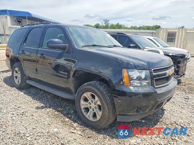 Czwarte zdjęcie samochodu z boku: 2012 CHEVROLET TAHOE C1500 LT VIN:1GNSCBE03CR226450 - miniatura