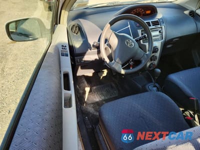 Zdjęcie 8 z 12 samochodu: 2009 TOYOTA YARIS BASE VIN:JTDJT903295263407 - miniatura