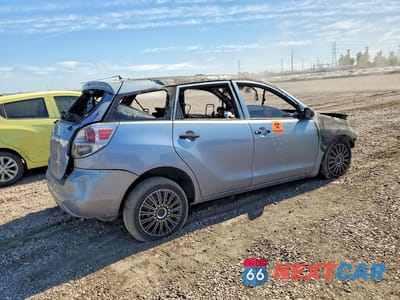 Trzecie zdjęcie samochodu z tyłu: 2005 TOYOTA MATRIX BASE VIN:2T1LR32E35C458187 - miniatura