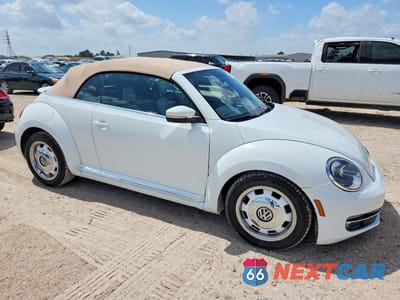 Czwarte zdjęcie samochodu z boku: 2018 VOLKSWAGEN BEETLE S VIN:3VW5DAAT8JM502890 - miniatura