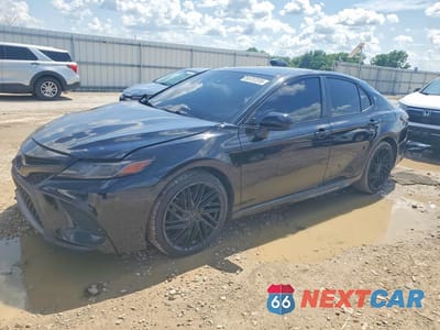 2018 TOYOTA CAMRY SE 4T1B11HK5JU053817 - główne zdjęcie licytacji z USA - miniatura