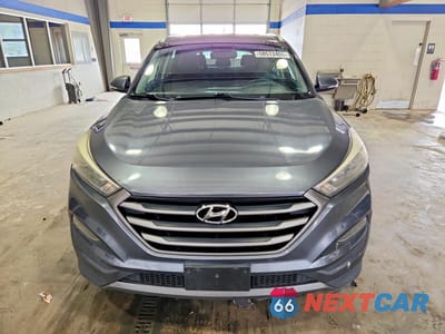 Piąte zdjęcie samochodu w środku: 2016 HYUNDAI TUCSON SPORT VIN:KM8J33A22GU183395 - miniatura