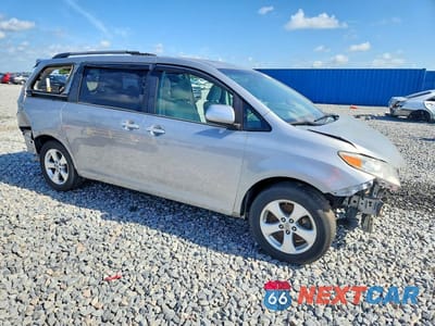 Czwarte zdjęcie samochodu z boku: 2015 TOYOTA SIENNA SPORT VIN:5TDXK3DC4FS598694 - miniatura