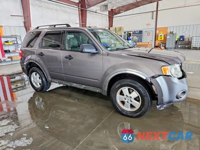 Czwarte zdjęcie samochodu z boku: 2009 FORD ESCAPE XLT VIN:1FMCU03G39KB96670 - miniatura