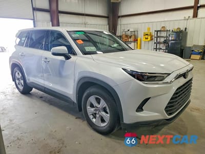 Czwarte zdjęcie samochodu z boku: 2026 TOYOTA GRAND HIGHLANDER LE VIN:5TDAAAA54TS042917 - miniatura