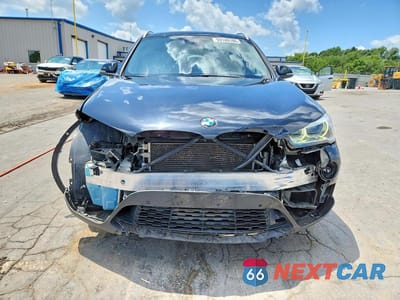 Piąte zdjęcie samochodu w środku: 2017 BMW X1 XDRIVE28I VIN:WBXHT3C30H5F80579 - miniatura