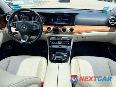 Zdjęcie 9 z 13 samochodu: 2017 MERCEDES-BENZ E 300 4MATIC VIN:WDDZF4KB8HA132821 - miniatura