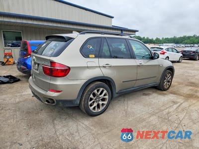 Trzecie zdjęcie samochodu z tyłu: 2012 BMW X5 XDRIVE35I VIN:5UXZV4C5XCL761319 - miniatura