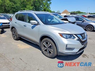 Czwarte zdjęcie samochodu z boku: 2019 NISSAN ROGUE SV VIN:JN8AT2MV1KW396828 - miniatura