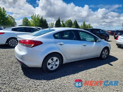 Trzecie zdjęcie samochodu z tyłu: 2017 KIA FORTE LX VIN:3KPFK4A70HE090213 - miniatura