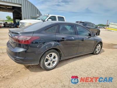 Trzecie zdjęcie samochodu z tyłu: 2014 FORD FOCUS SE VIN:1FADP3F28EL300940 - miniatura
