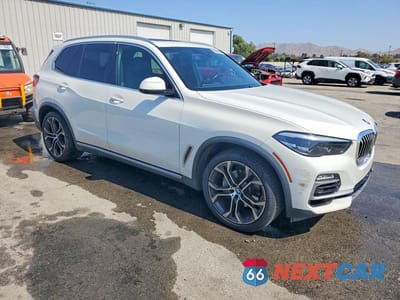 Czwarte zdjęcie samochodu z boku: 2020 BMW X5 SDRIVE 40I VIN:5UXCR4C06L9C57607 - miniatura