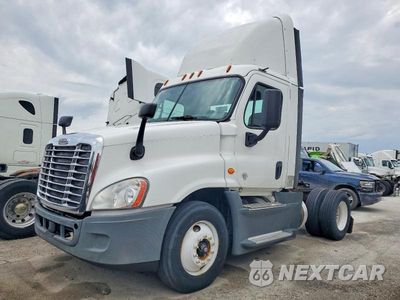 Drugie zdjęcie samochodu z przodu: 2016 FREIGHTLINER CASCADIA 125 SEMI TRUCK VIN:1FUBGEDV1GLHC5761 - miniatura