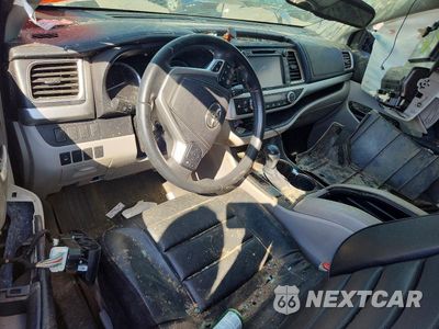 Zdjęcie 8 z 13 samochodu: 2014 TOYOTA HIGHLANDER XLE VIN:5TDJKRFHXES031566 - miniatura