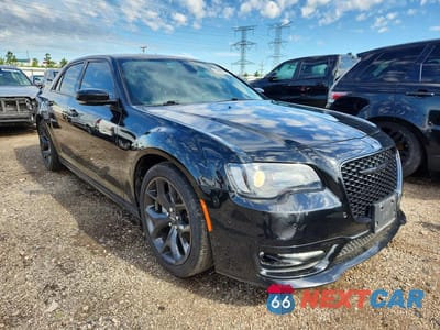 Czwarte zdjęcie samochodu z boku: 2022 CHRYSLER 300 TOURING L VIN:2C3CCADG4NH121204 - miniatura