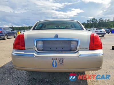 Zdjęcie 6 z 12 samochodu: 2006 LINCOLN TOWN CAR SIGNATURE VIN:1LNHM81V76Y626893 - miniatura