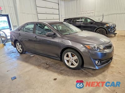 Czwarte zdjęcie samochodu z boku: 2014 TOYOTA CAMRY SE VIN:4T1BF1FKXEU315387 - miniatura