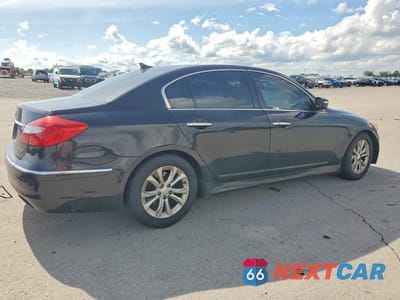 Trzecie zdjęcie samochodu z tyłu: 2013 HYUNDAI GENESIS 3.8L VIN:KMHGC4DD1DU243112 - miniatura