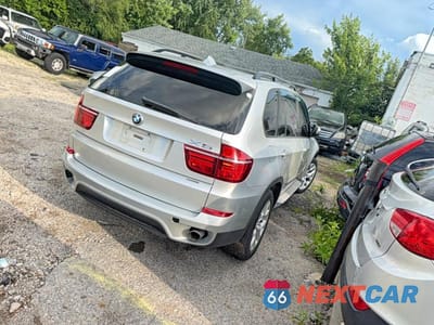 Czwarte zdjęcie samochodu z boku: 2011 BMW X5 XDRIVE35I VIN:5UXZV4C56BL408820 - miniatura