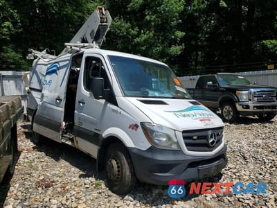 Czwarte zdjęcie samochodu z boku: 2016 MERCEDES-BENZ SPRINTER 3500 VAN WITH BUCKET LIFT VIN:WD3PF3DC8GP276943 - miniatura
