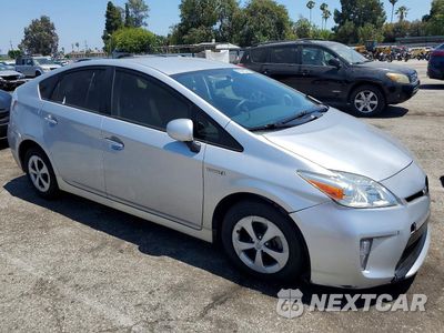 Czwarte zdjęcie samochodu z boku: 2015 TOYOTA PRIUS TWO VIN:JTDKN3DU4F1951135 - miniatura