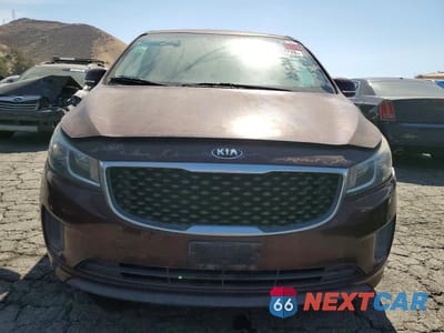 Piąte zdjęcie samochodu w środku: 2017 KIA SEDONA LX VIN:KNDMB5C18H6266288 - miniatura