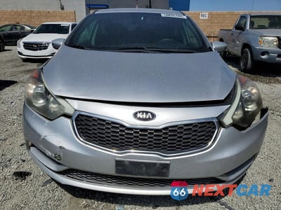 Piąte zdjęcie samochodu w środku: 2014 KIA FORTE LX VIN:KNAFK4A63E5254632 - miniatura