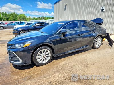 2024 TOYOTA CAMRY LE 4T1C11BK1RU131485 - główne zdjęcie licytacji z USA - miniatura