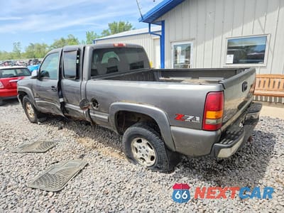 Drugie zdjęcie samochodu z przodu: 2000 CHEVROLET SILVERADO K1500 VIN:1GCEK19T9YE393823 - miniatura