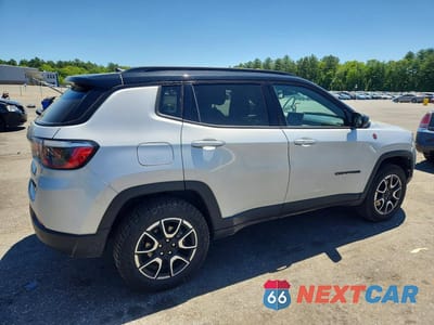 Trzecie zdjęcie samochodu z tyłu: 2024 JEEP COMPASS TRAILHAWK VIN:3C4NJDDN9RT148776 - miniatura