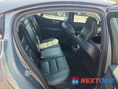 Zdjęcie 10 z 12 samochodu: 2019 VOLVO S60 T6 MOMENTUM VIN:7JRA22TK3KG004305 - miniatura