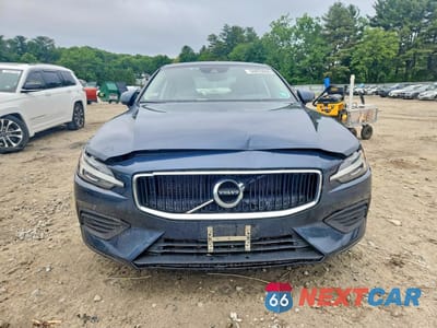 Piąte zdjęcie samochodu w środku: 2020 VOLVO S60 T6 MOMENTUM VIN:7JRA22TK1LG065914 - miniatura