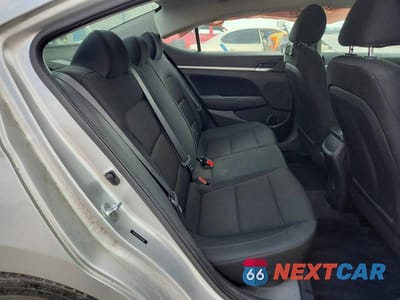 Zdjęcie 10 z 13 samochodu: 2019 HYUNDAI ELANTRA SEL VIN:5NPD84LF2KH416185 - miniatura