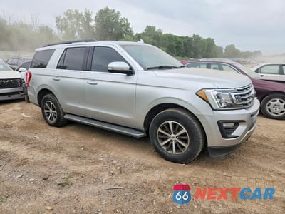 Czwarte zdjęcie samochodu z boku: 2019 FORD EXPEDITION XLT VIN:1FMJU1JT9KEA64899 - miniatura