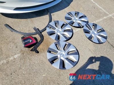 Zdjęcie 13 z 14 samochodu: 2023 TESLA MODEL Y VIN:7SAYGDEE3PA122485 - miniatura