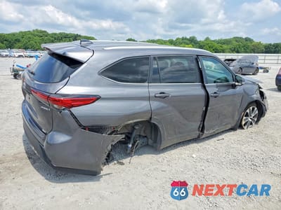Trzecie zdjęcie samochodu z tyłu: 2023 TOYOTA HIGHLANDER HYBRID XLE VIN:5TDKARAH3PS023469 - miniatura