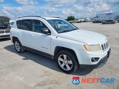 Czwarte zdjęcie samochodu z boku: 2012 JEEP COMPASS SPORT VIN:1C4NJCBAXCD605487 - miniatura