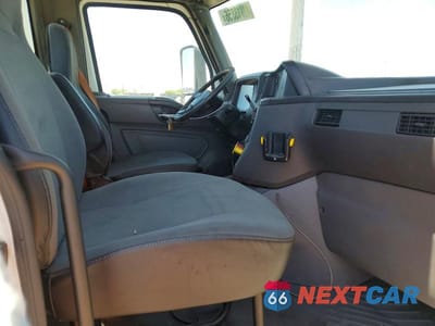 Piąte zdjęcie samochodu w środku: 2019 INTERNATIONAL RH613 SEMI TRUCK VIN:3HSDWTZR5KN356254 - miniatura