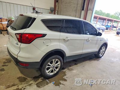 Trzecie zdjęcie samochodu z tyłu: 2019 FORD ESCAPE SE VIN:1FMCU9GD0KUA89140 - miniatura