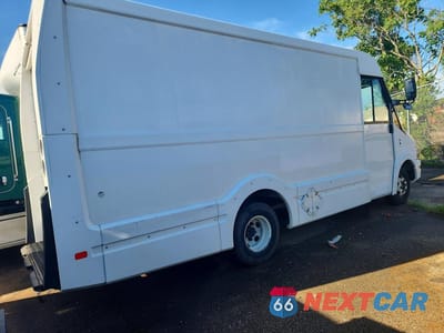 Trzecie zdjęcie samochodu z tyłu: 2013 ISUZU NPR HD DELIVERY VAN VIN:JALB4T173D7W01327 - miniatura