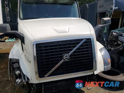 Zdjęcie 7 z 10 samochodu: 2016 VOLVO VN VNL - SEMI TRUCK VIN:4V4NC9EHXGN938699 - miniatura