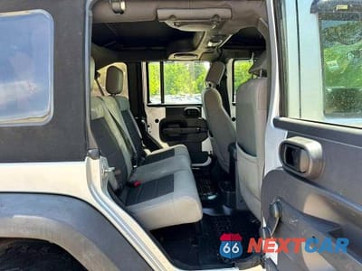 Zdjęcie 6 z 10 samochodu: 2010 JEEP WRANGLER UNLIMITED SPORT VIN:1J4BA3H10AL100100 - miniatura
