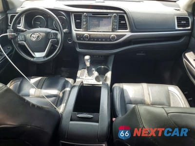 Zdjęcie 8 z 13 samochodu: 2017 TOYOTA HIGHLANDER SE VIN:5TDKZRFH4HS517701 - miniatura