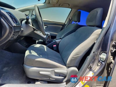 Zdjęcie 7 z 12 samochodu: 2013 TOYOTA PRIUS TWO VIN:JTDKN3DU5D1717650 - miniatura