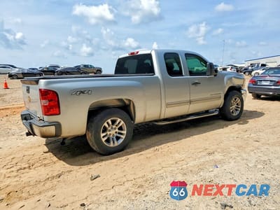 Trzecie zdjęcie samochodu z tyłu: 2013 CHEVROLET SILVERADO K1500 LT VIN:1GCRKSE72DZ107233 - miniatura