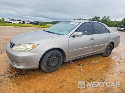2005 TOYOTA CAMRY LE 4T1BE30K25U971249 - główne zdjęcie licytacji z USA - miniatura