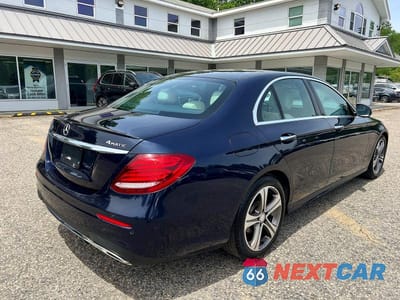 Czwarte zdjęcie samochodu z boku: 2017 MERCEDES-BENZ E 300 4MATIC VIN:WDDZF4KB8HA132821 - miniatura