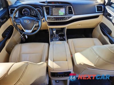 Zdjęcie 8 z 13 samochodu: 2019 TOYOTA HIGHLANDER HYBRID XLE VIN:5TDJGRFH5KS076816 - miniatura