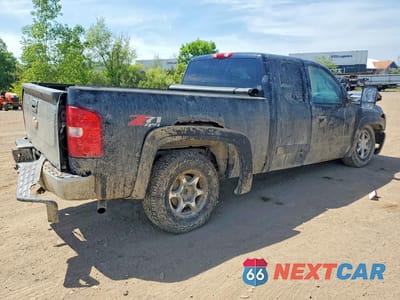 Trzecie zdjęcie samochodu z tyłu: 2013 CHEVROLET SILVERADO K1500 LT VIN:1GCRKSE73DZ307568 - miniatura
