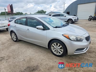 Czwarte zdjęcie samochodu z boku: 2014 KIA FORTE LX VIN:KNAFX4A62E5145659 - miniatura